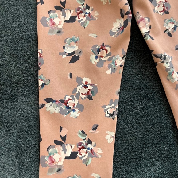 Beyond Yoga Olympus High Rise Impressionist Floral Blush Legging - Picture 4 of 4